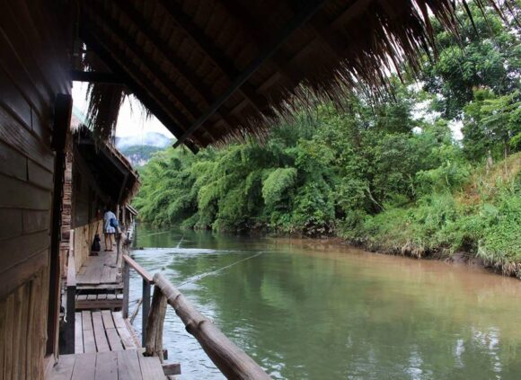 เงินพันนิดๆ กับชีวิตลอยแพ ที่ ‘ไทรโยค วิว ราฟท์ จ.กาญจนบุรี’