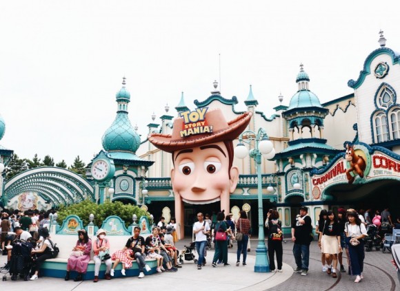 TOKYO DISNEYSEA EAT & RIDE GUIDE