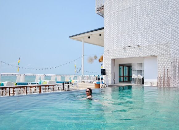 อยู่ไทยก็ไปนอนพูลวิลล่ามัลดีฟส์ได้ ที่ Maldives beach resort จ.จันทบุรี |