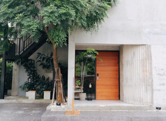 The Earth Hotel & Moon Cafe โรงแรมและคาเฟ่สุดชิคกลางเมืองเชียงใหม่