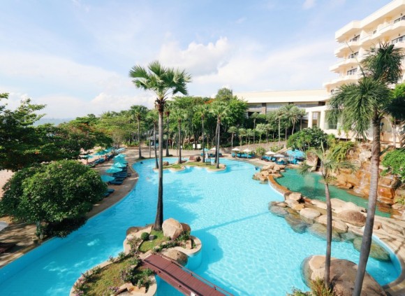 Garden Sea View Resort – โรงแรมติดหาด “พัทยา” วิวปราสาทสัจธรรม