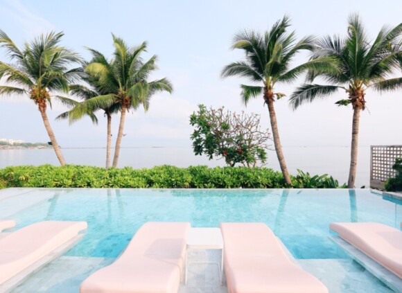 Kram Pattaya โรงแรม “พัทยา” โทนสีขาว-ฟ้า นึกว่าอยู่ซานโตรินี