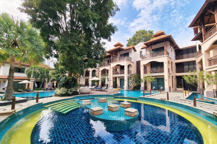 Long Beach Garden Hotel & Pavilions ที่พักสุดชิลล์ บรรยากาศร่มรื่น “พัทยา”